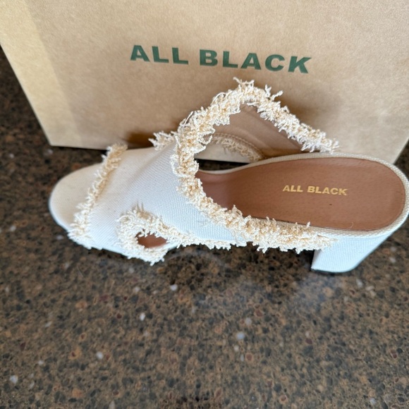 NEW - ALL BLACK Brand - Cute Cream Mules w/ Chunky Heel & Frayed Edges - Size 10 - Picture 8 of 14